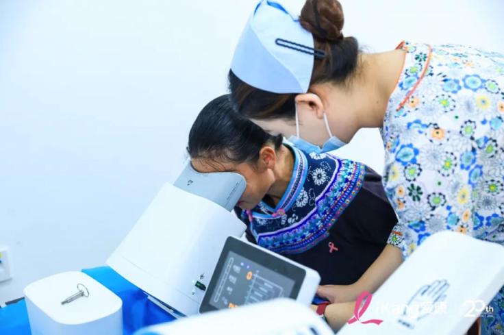 人拿著筆記本電腦

低可信度描述已自動生成