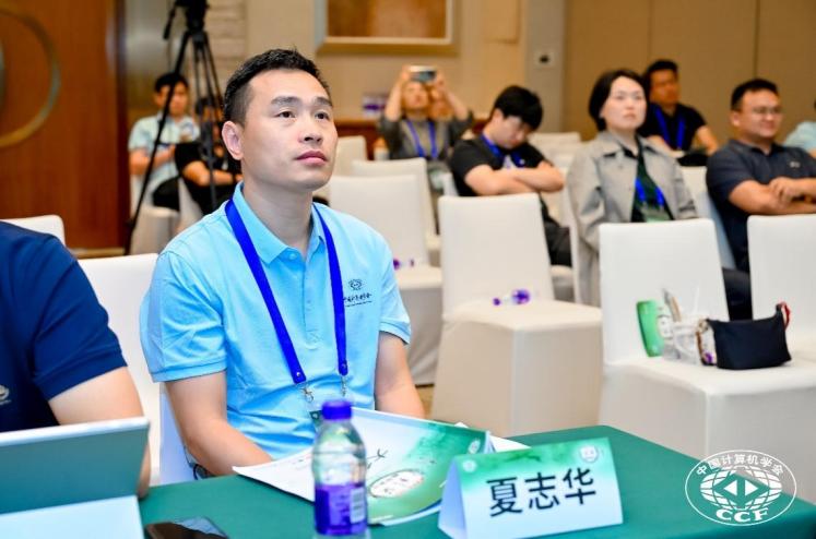 幾個(gè)人在桌子前

AI 生成的內(nèi)容可能不正確,。