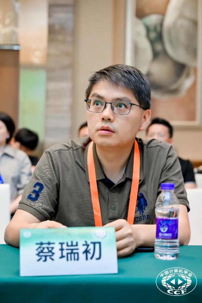 一些人在桌子前

AI 生成的內(nèi)容可能不正確,。